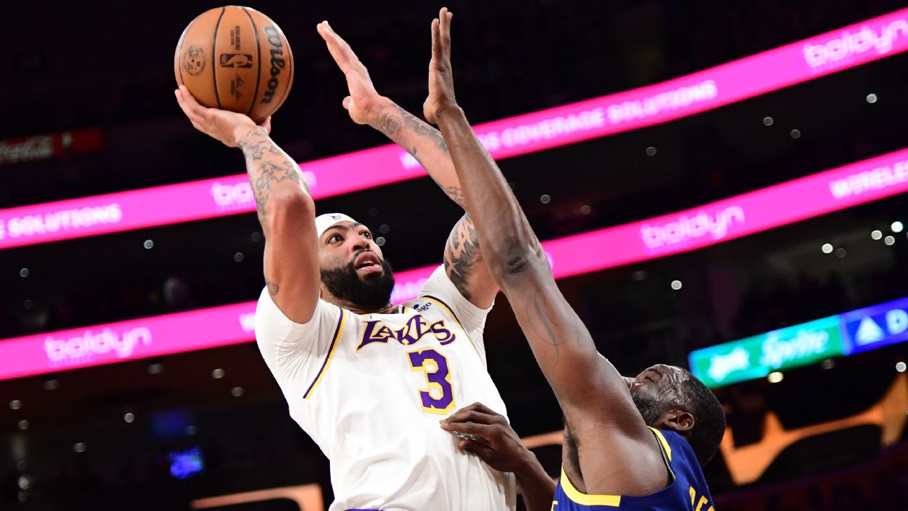 INJURY NEWS: Lakers key player was hit by Warriors player and was forward… 