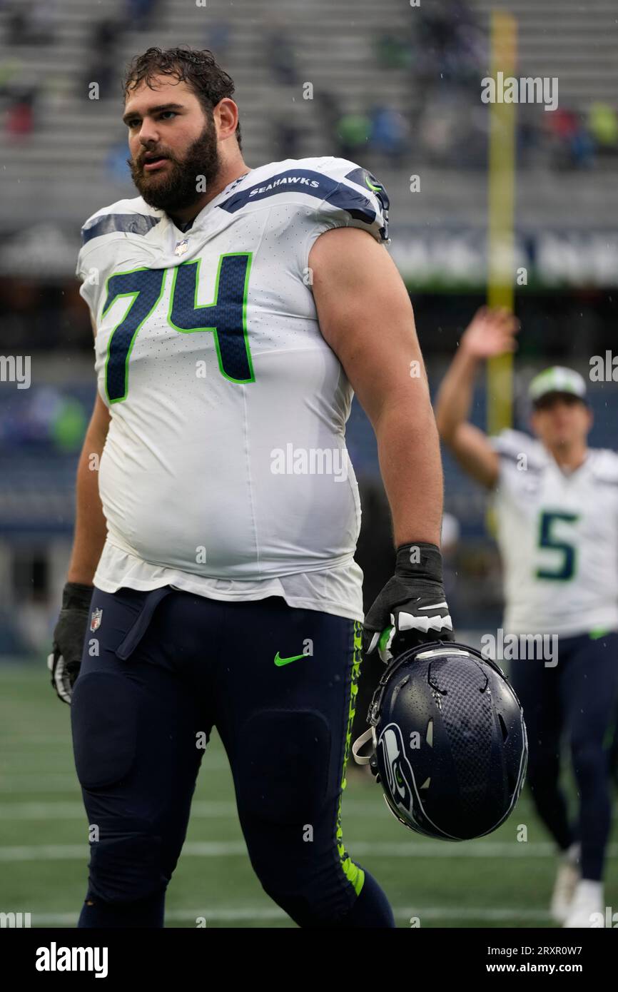 GREAT NEWS: Former Seahawks OT finally signed by Bears for one year contract….