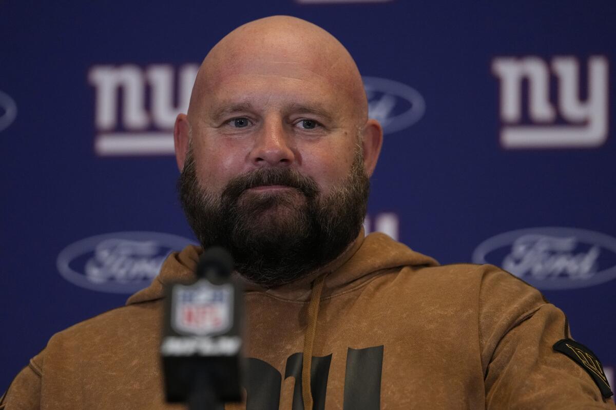 New York Giants reportedly showing significant interest in trade-up for QB who set for Giant visit before draft…