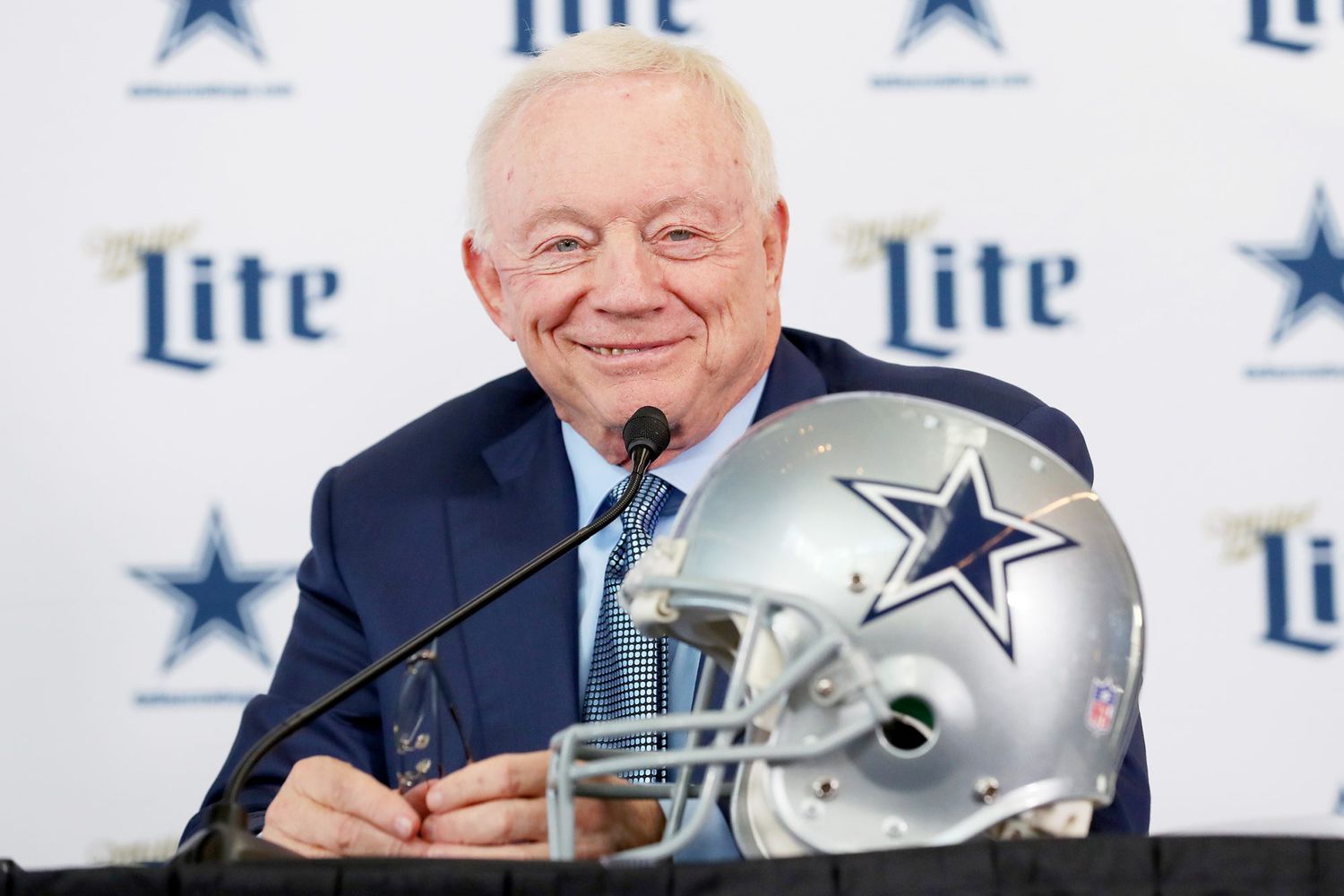 Jerry Jones owner of Cowboys Urge to sign $105million star with four years contract following his…