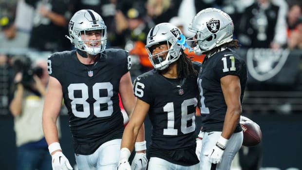 HE IS BACK: Raiders are pleased to announce the arrival of their top HB who left to Steelers as he return for 2024 NFL draft…