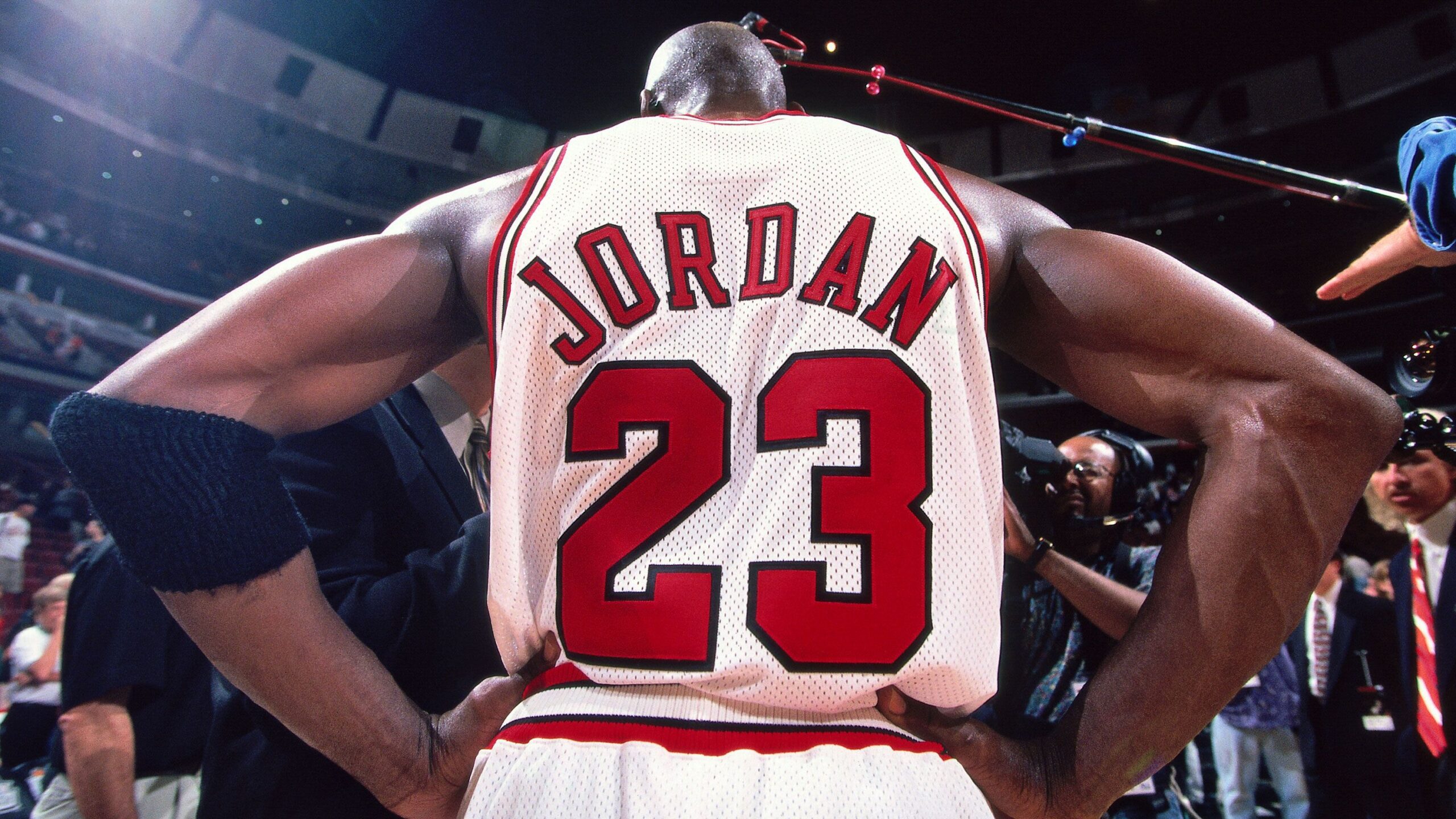 Report: Bull head Coach William John Donovan Jr. was sack immediately after insulting Bull legend Michael Jordan
