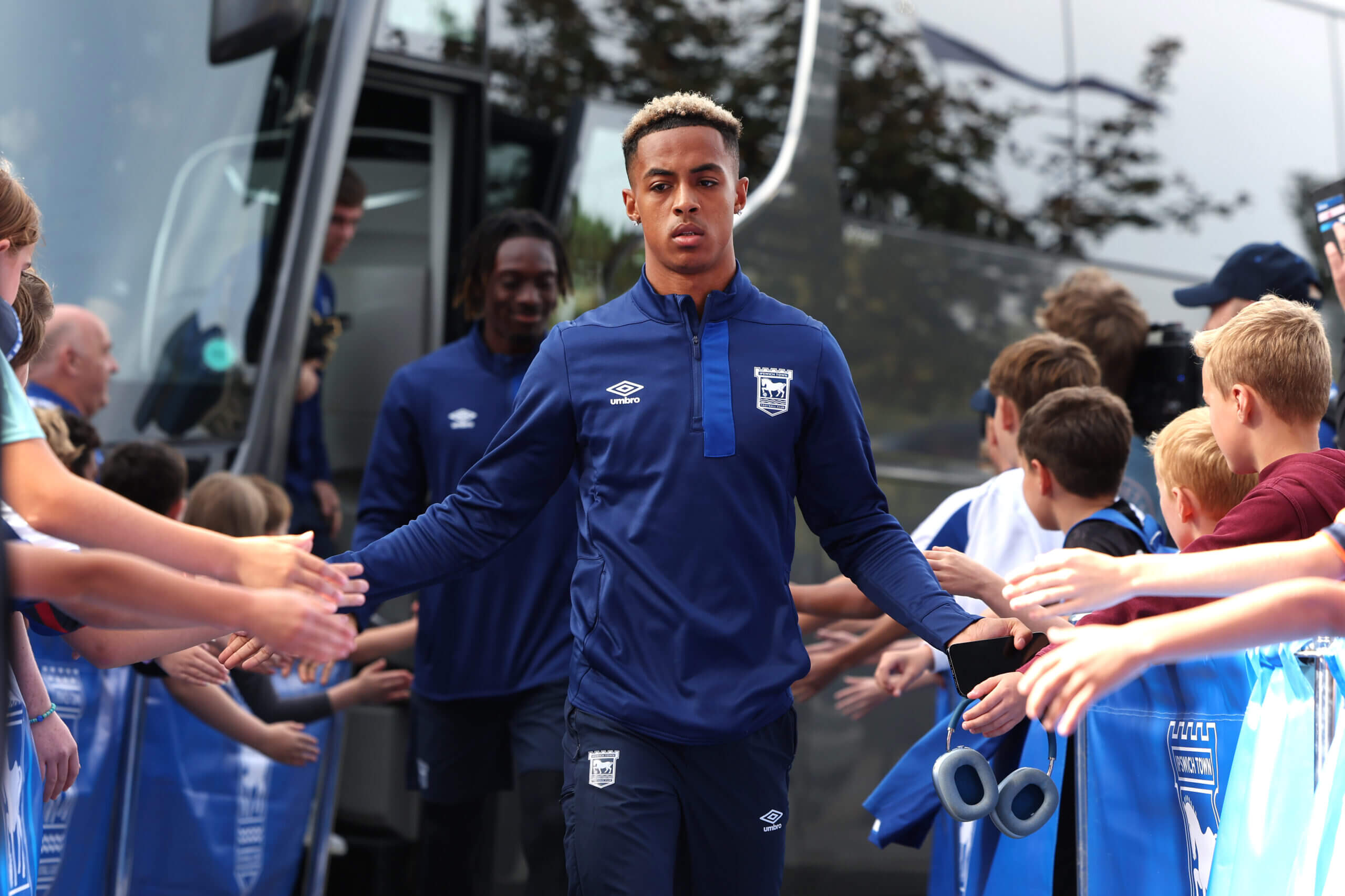 Just now: Chelsea star Omari Hutchinson comfirms desire to leave club this summer amidst Ipswich Town return…