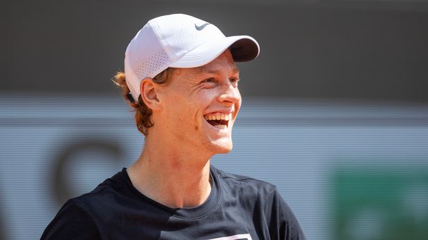 Merita Jannik Sinner di essere considerato il più grande tennista italiano di tutti i tempi? Lasciamo che i fan decidano.