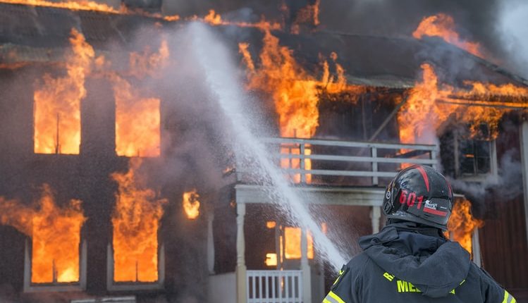 Heartbreaking News: Brisbane Coach Kevin Walters Mourns the Loss of His Family in Devastating House Fire
