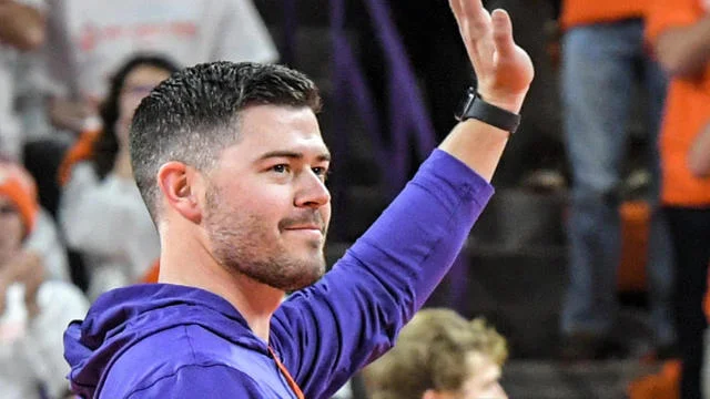 DONE DEAL: Clemson Tigers Offensive Coordinator Garrett Riley Signs New Contract Extension, Keeping Him with the Team Through the 2025 NFL Season…