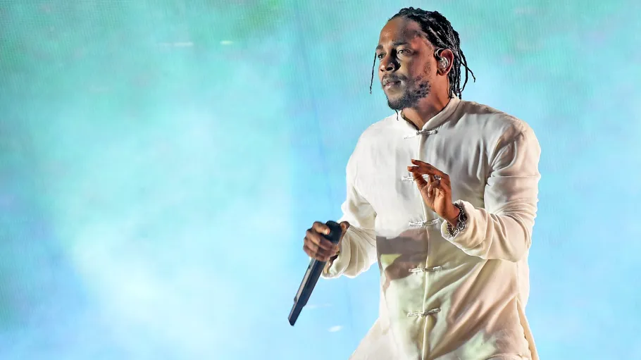 The buzz around the Super Bowl halftime show this year is electric, especially with Kendrick Lamar headlining. After last year’s explosive performances, expectations are sky-high for the hip-hop superstar to deliver something just as iconic. So, what song will Kendrick open up with? Fans and critics alike are making their predictions, and there are some strong contenders….