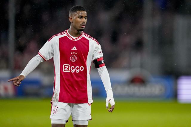 Ajax and Chelsea are on the verge of finalizing a high-profile swap deal that would see Dutch center-back Jorrel Hato move to Stamford Bridge, while England winger Raheem Sterling heads in the opposite direction to the Eredivisie giants