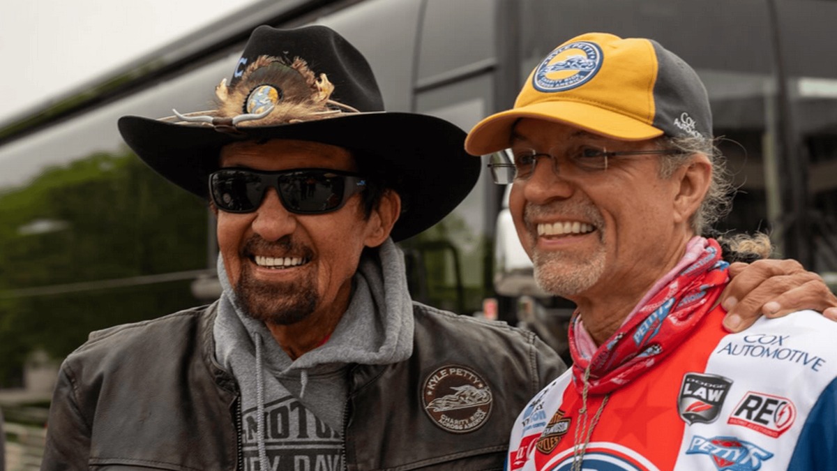 The King and Son: Richard and Kyle Petty Share Heartfelt Memories of Rockingham Speedway Ahead of NASCAR’s Triumphant Return