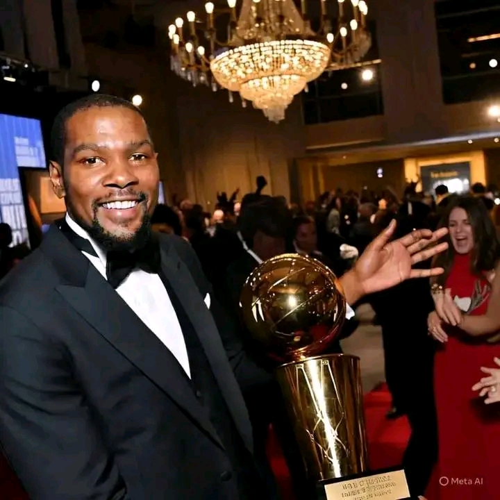 PHOENIX FANS REJOICE AS: Kevin Durant Wins 2024-25 Magic Johnson Award — Fans Are Buzzing About What He Did Off the Court!