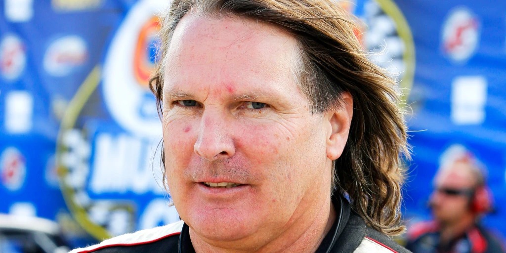 Scott Bloomquist carried Hav-A-Tampa on his back for years and they royally screwed him out of that championship with a 200 point penalty for one small incident. A genuine legend of American motor sports history, second to none except for Dale Earnhardt. A one of a kind pioneer that we’ll never see the likes of again in this high-tech modern era.