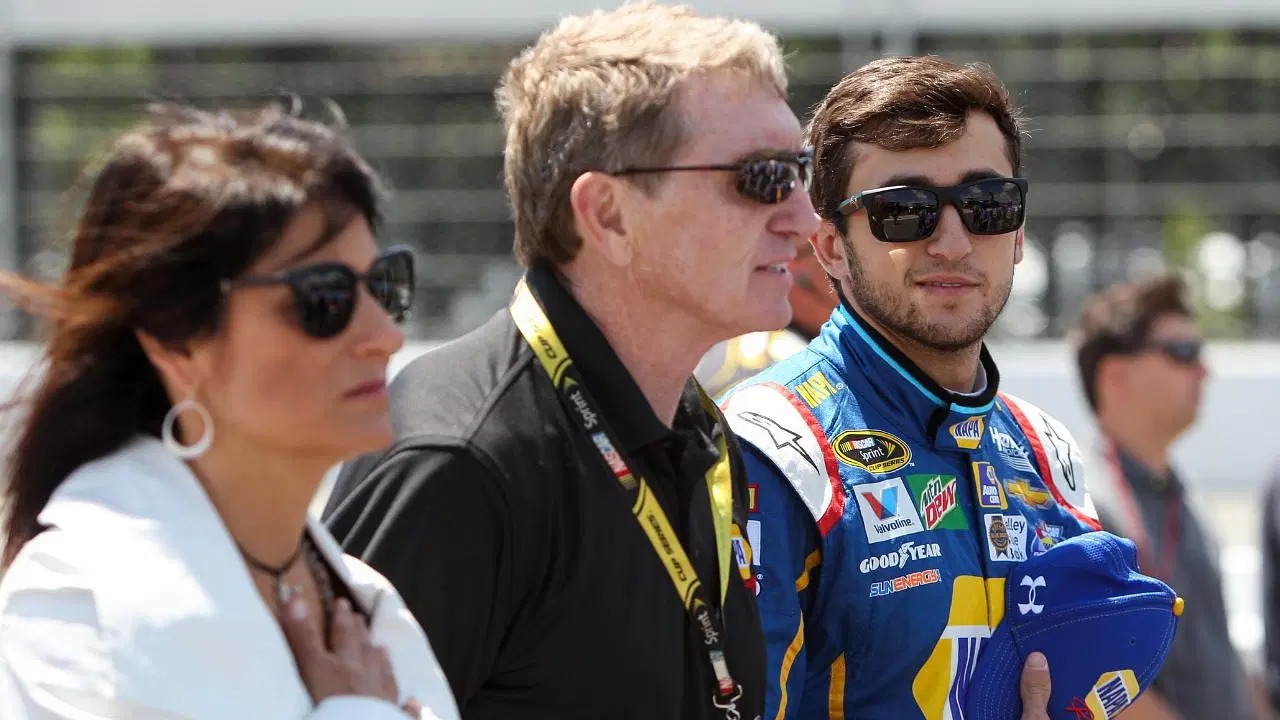 Chase Elliott and his sister Starr Elliott recently shared poignant memories of their Childhood under the shadow of their father NASCAR Icon Bill Elliott the intimidator  Bill in a new amazon prime document the sibling  face challenge after their parent divorce and a house fire leading them to live with their often absent father