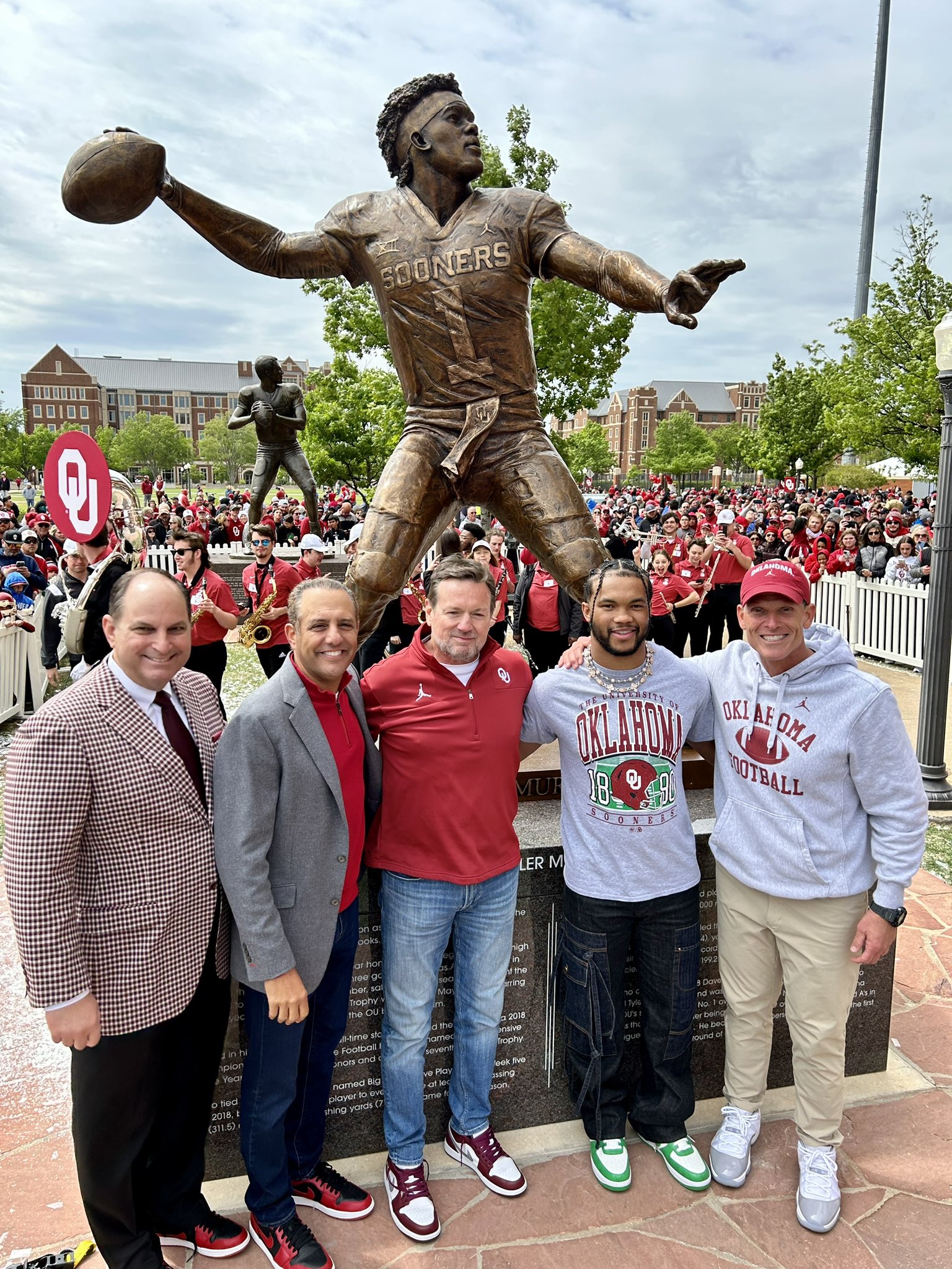 Exciting News:  Kyler Murray. Statue Unveiled in Oklahoma Sooners , College Football—Honoring His Legacy as a Oklahoma Sooners and College Football, Trailblazer, and Inspirational Leader Whose Impact Transcends Football and Enriches the Team That Helped Shape His Legendary Career.