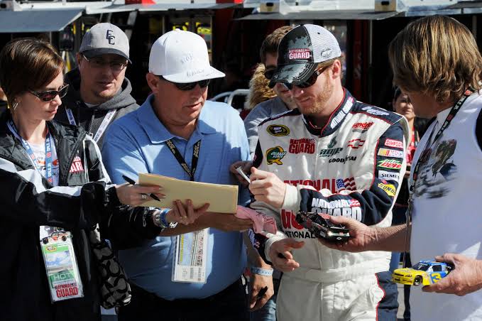 A SUCCESSFUL DEAL: Fans are overwhelmed as Dale Earnhardt Jr succeeded of buying $700 million For NASCAR Top Team with two greatest successful Drivers over the agreement