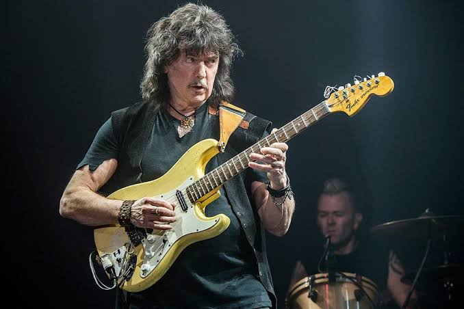 In the summer of 1979, Ritchie Blackmore made a historic return to the stage with two performances at the Knebworth Festival in Hertfordshire, England. These concerts, held on August 4th and 11th, were their first live appearances in the UK in four years—and they would ultimately be their last shows in Britain before the band disbanded in 1980….