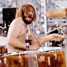 John Bonham was a drummer who hit his drums very hard, he was a super drummer that there was no other drummer who could equal him, that’s why the other members of Led Zeppelin decided to stop playing because they knew that there was no other drummer who could replace the greatest drummer of all time John Bonham the best drummer of all time John Henry Bonham #1 f