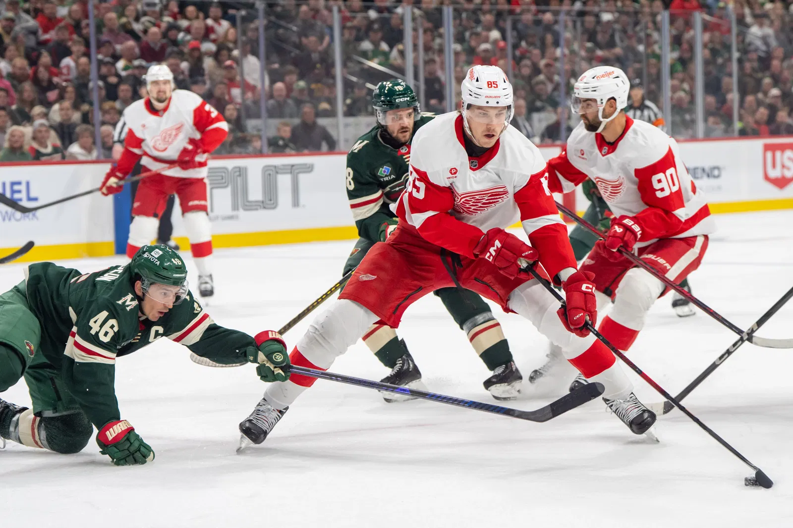 DONE DEAL: Edmonton Oilers Sign Two Right Wingers from Red Wings, Two Left Wingers from Maple Leafs in Major Roster Shakeup. In a bold move aimed at deepening their offensive lines ahead of the 2025–26 NHL season, the Edmonton Oilers have officially signed two right wingers from the Detroit Red Wings and two left wingers from the Toronto Maple Leafs. The announcement, made early Monday morning, has ignited excitement among fans and sent shockwaves through the NHL community. Read More….